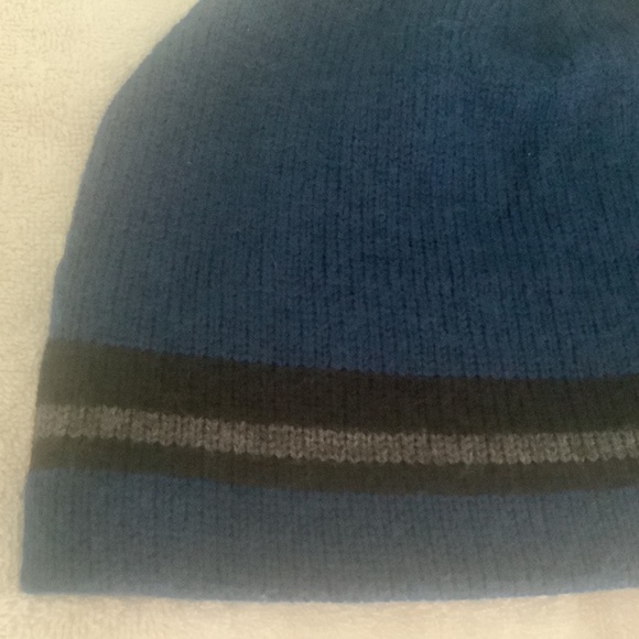 Nautica Men’s Blue/Black/Gray Striped Beanie PRE-OWNED - Picture 2 of 5